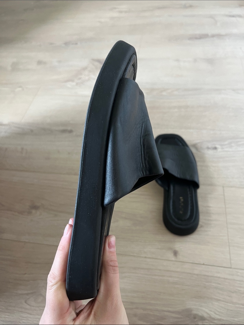 Maguire Leather slides - Picture 4 of 7